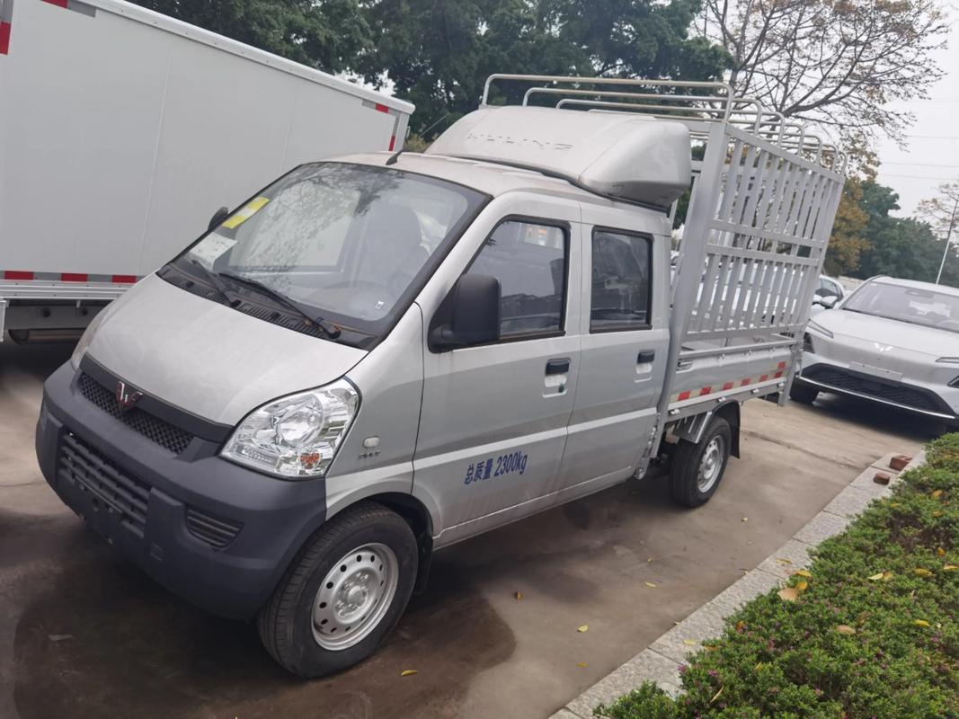 新款五菱荣光双排小卡／五菱荣光双排小卡价格