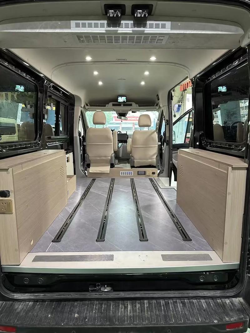 新全顺6座改装床车 六座全顺改装车怎么改