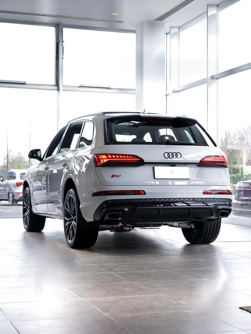 奥迪q7最高配置多少钱一辆／奥迪q7最高配的多少钱