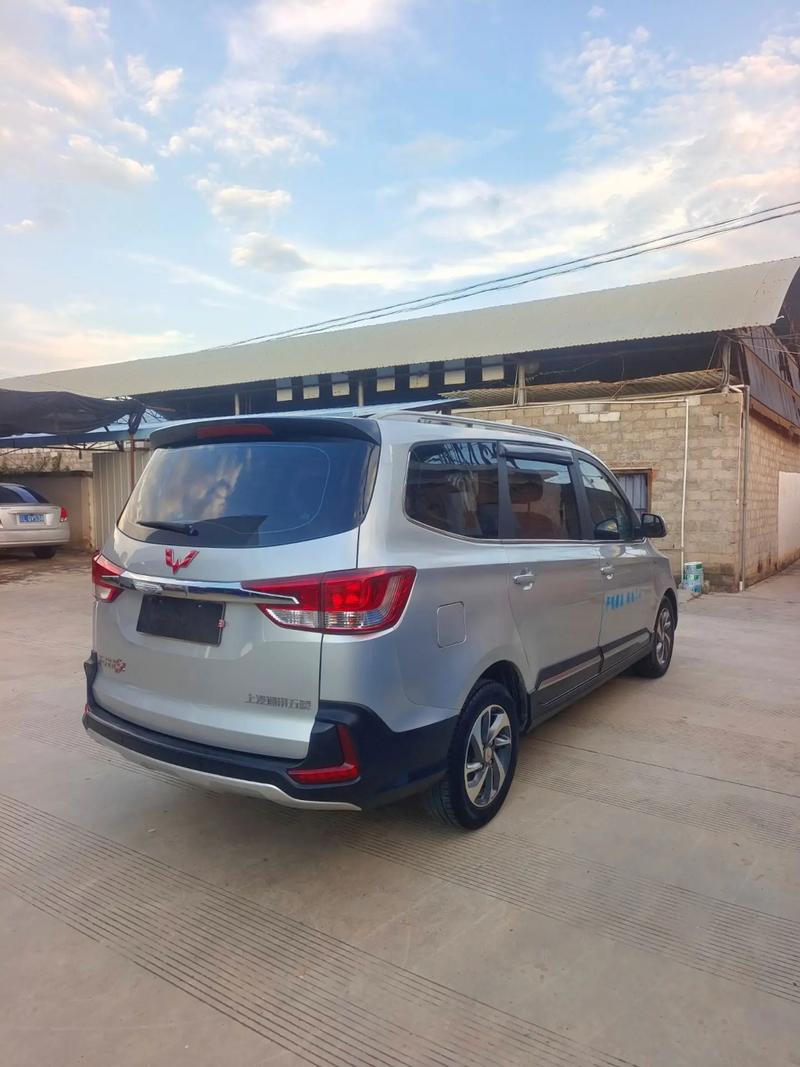 五菱宏光s1最新消息,五菱宏光s1新款图片