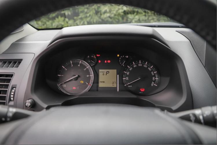 丰田普拉多2010款 丰田普拉多2010款行车仪表如何控制